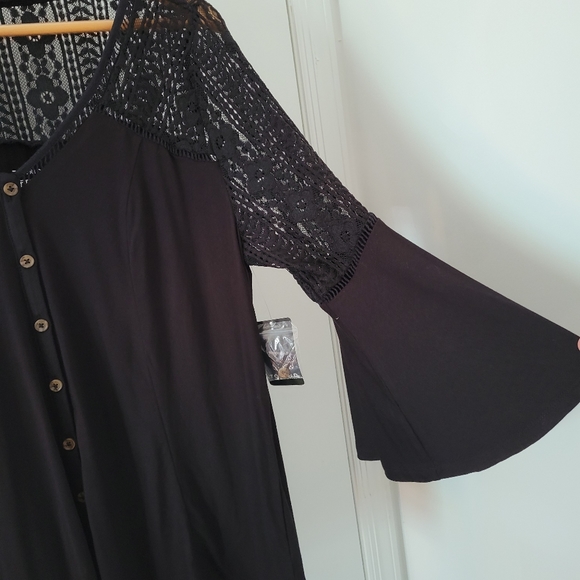 Torrid || 00 Super Soft Lace Black Bell Sleeve Button Up Top - Picture 9 of 11